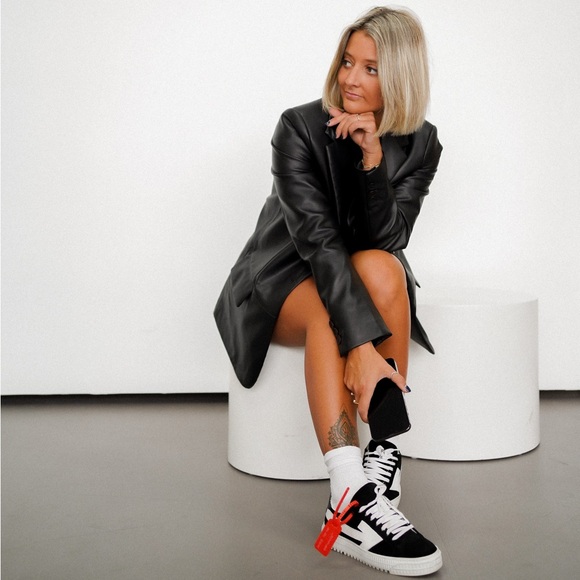 Meet your Posher, Samantha jean - Picture 1 of 1